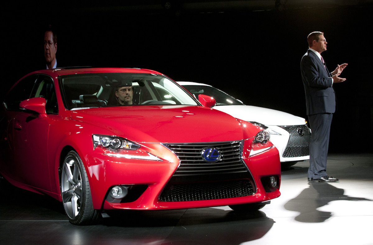 lexus_is_unvail_20131016_04